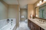 Separate jacuzzi tub - 5 full bathrooms